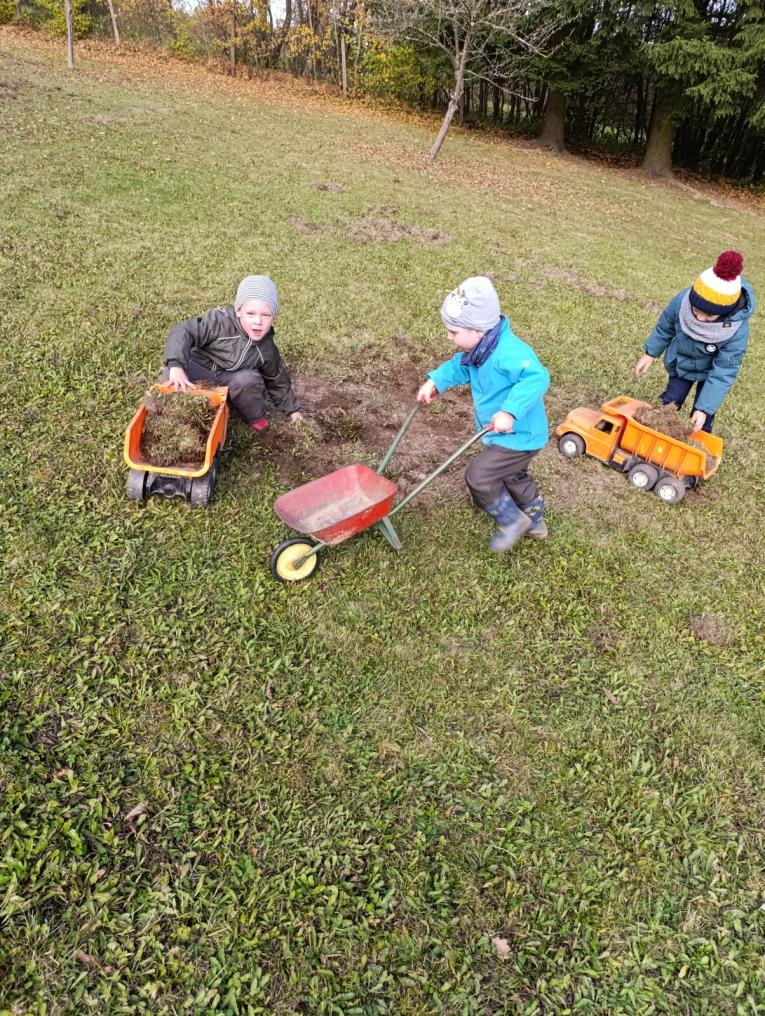 Vozíme zeminu.