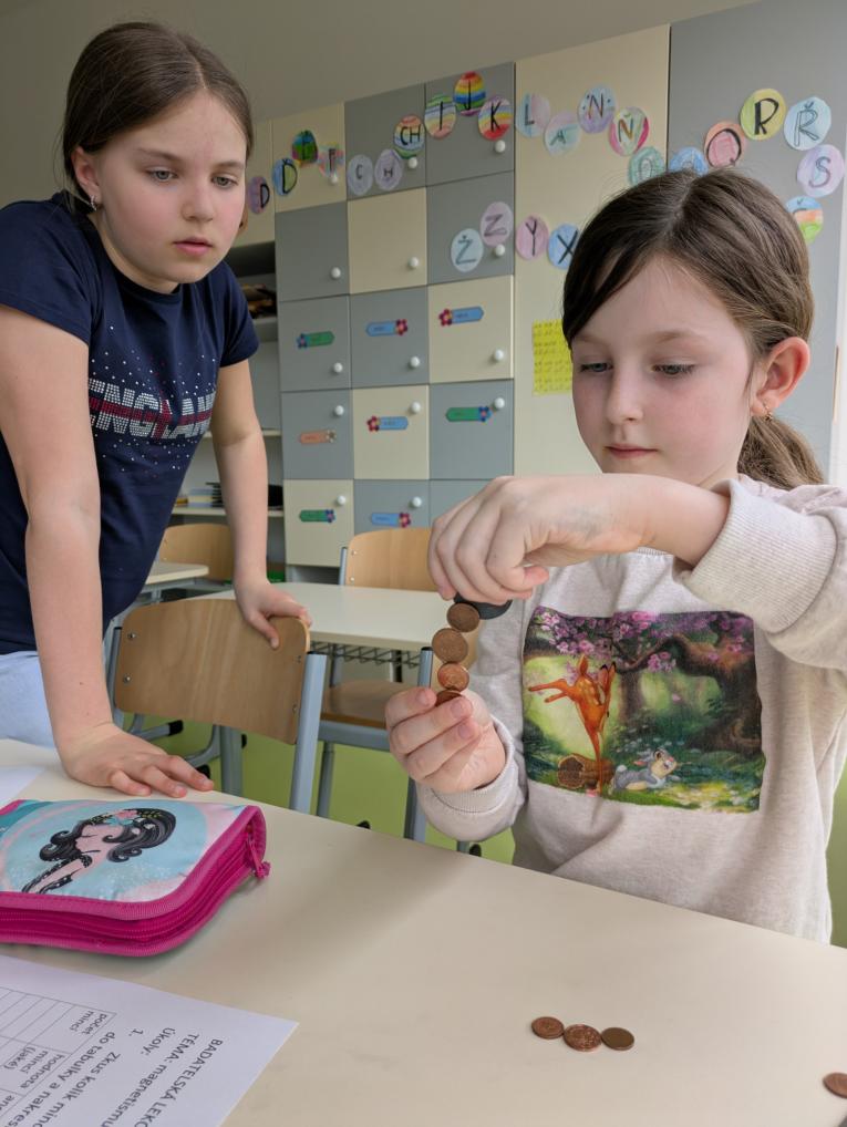 Magnet a&nbsp;řetěz z&nbsp;mincí