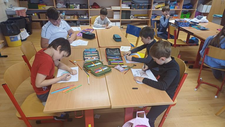 Děti zabrané do&nbsp;práce